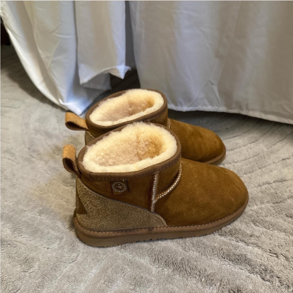 Sheepskin down under ultra mini boots- women’s size 6